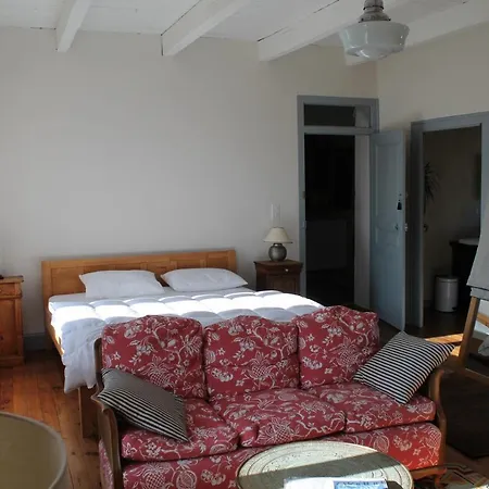 L'ancienne Ecole Bed & Breakfast Vernassal